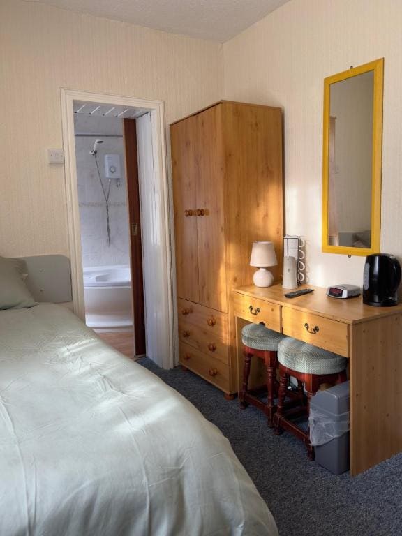 Standard Triple Room room - Image 3
