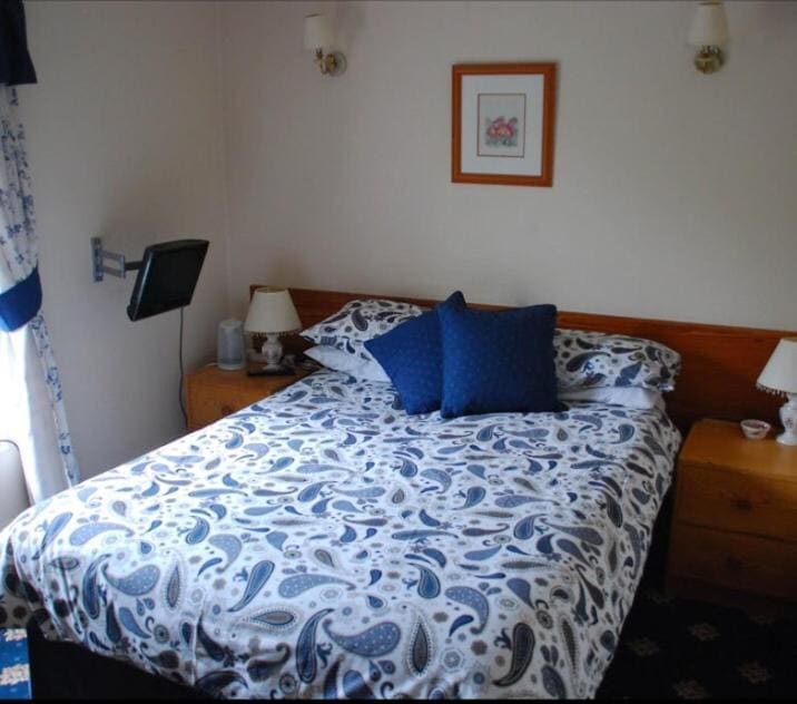 Double Room with Shared Bathroom room - Image 1