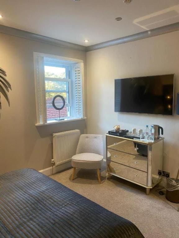 Deluxe Double Room with Spa Bath room - Image 3