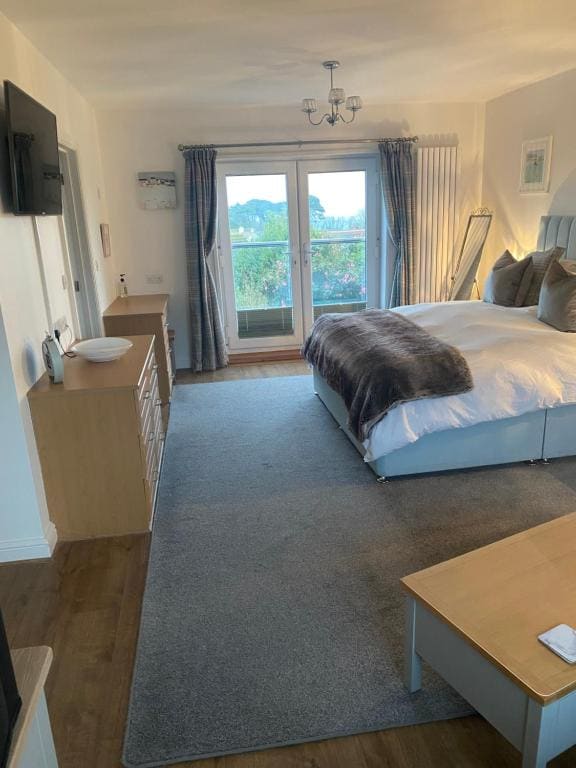 Deluxe Double Room with Sea View room - Image 2