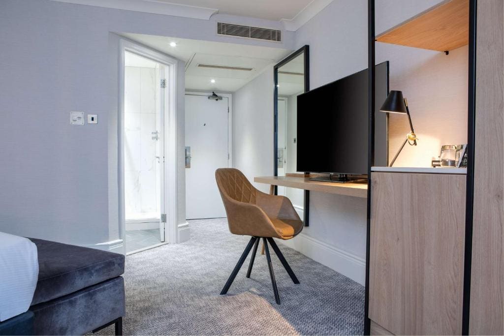 Deluxe King Room room - Image 2