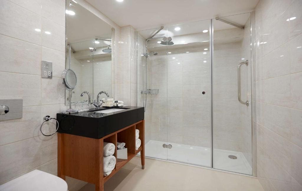 King Guest Room room - Image 3
