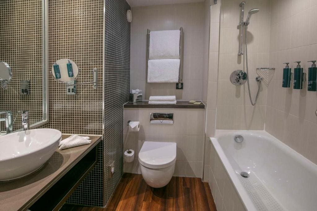 Deluxe Queen Room room - Image 1