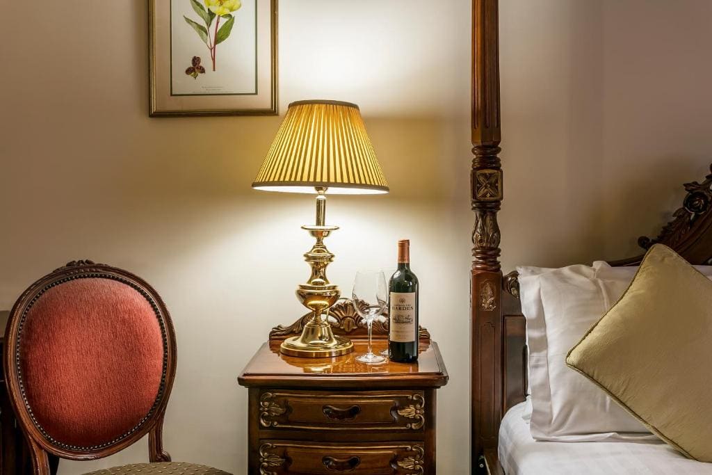 Double Room with Four Poster Bed room - Image 2