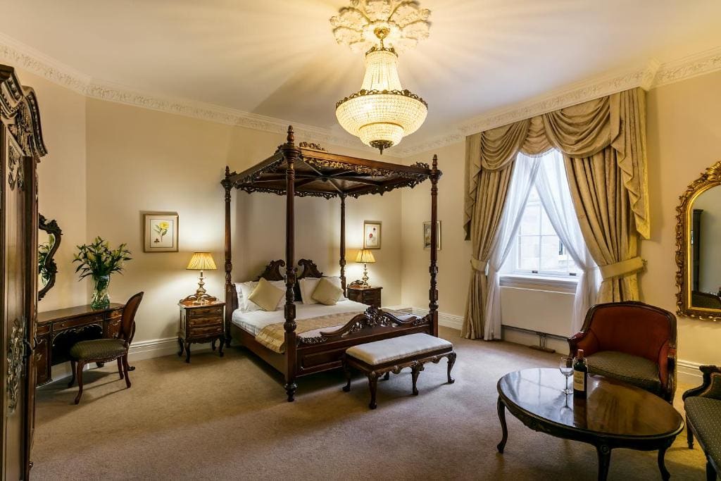Double Room with Four Poster Bed room - Image 1