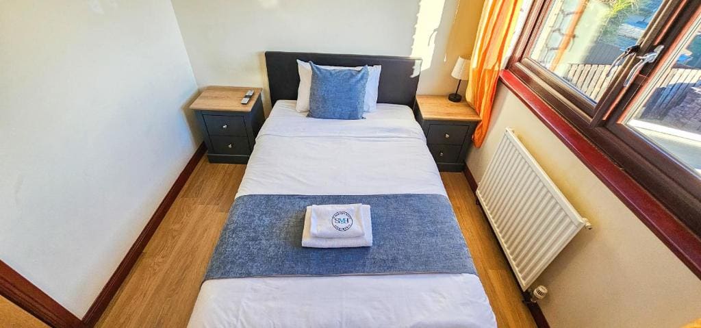 Double Room with Shared Toilet room - Image 3