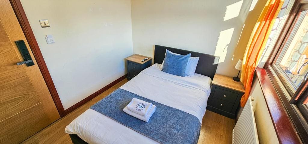 Double Room with Shared Toilet room - Image 2