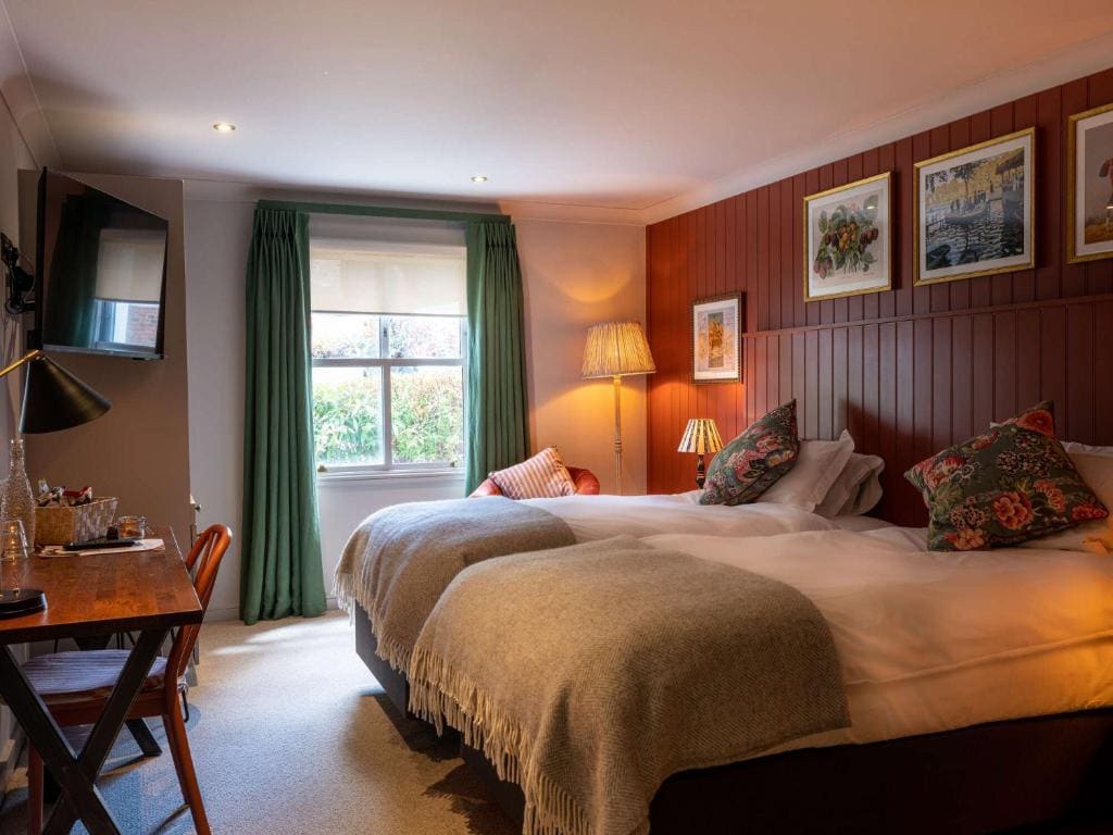 Superior Twin Room room - Image 2