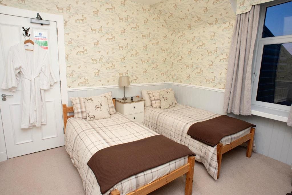 Twin Room with Private External Bathroom room - Image 2