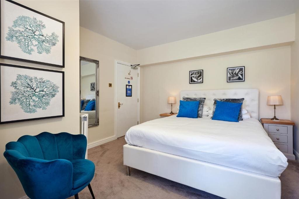 Double Room with Private Bathroom room - Image 3