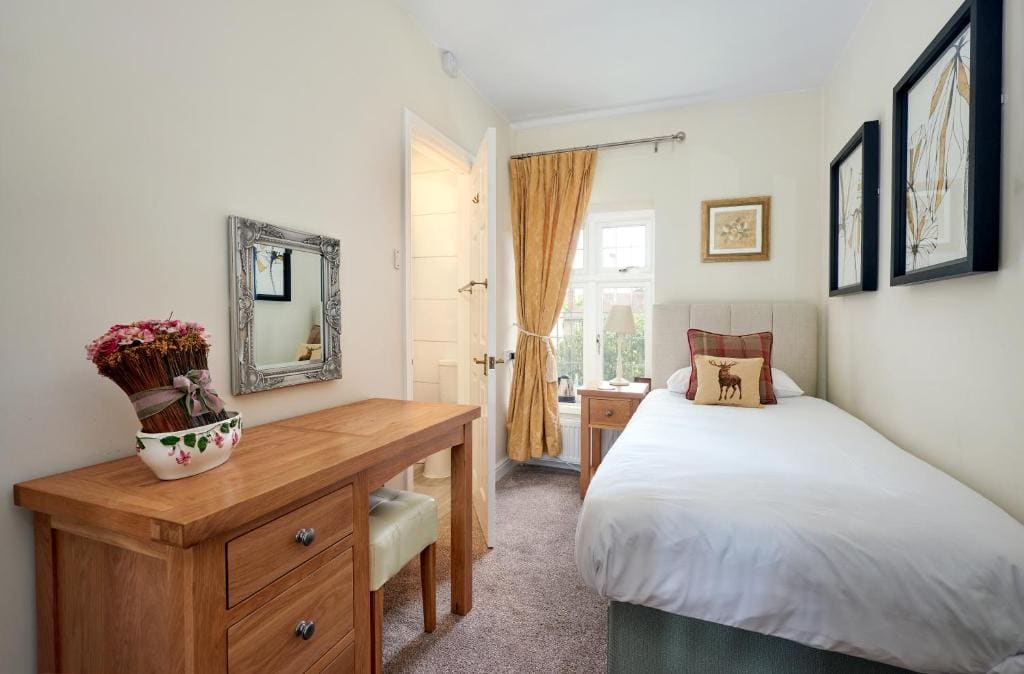 Double Room with Private Bathroom room - Image 1