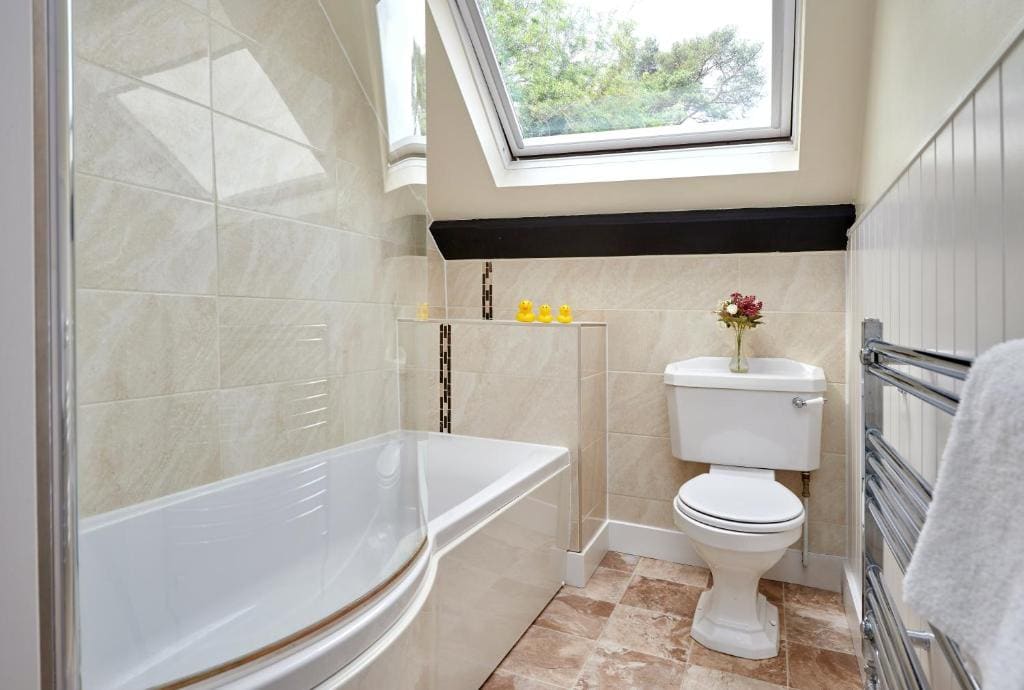Twin Room with Private Bathroom room - Image 1