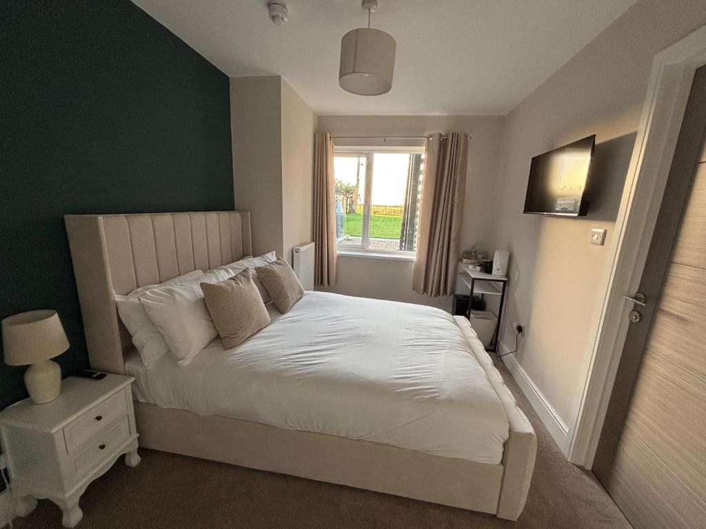 Single Room with Private Bathroom room - Image 1