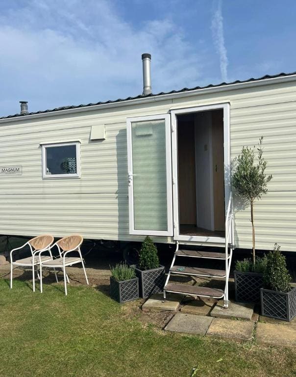 Mobile Home room - Image 1