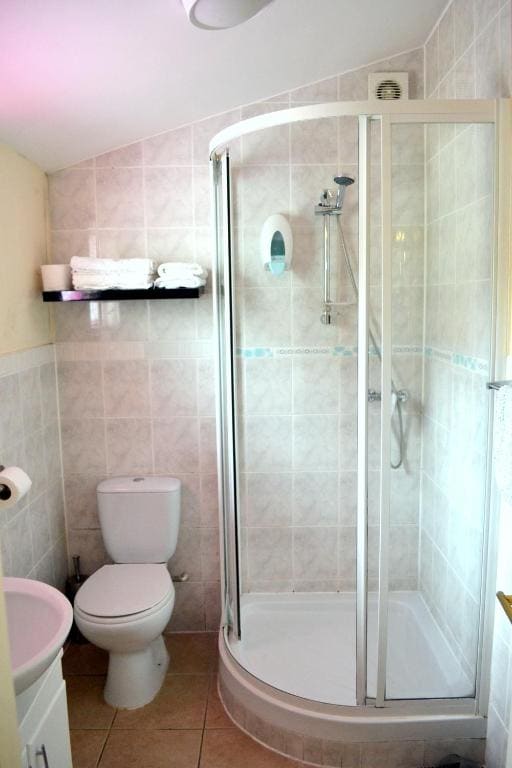 En Suite Twin Room room - Image 2