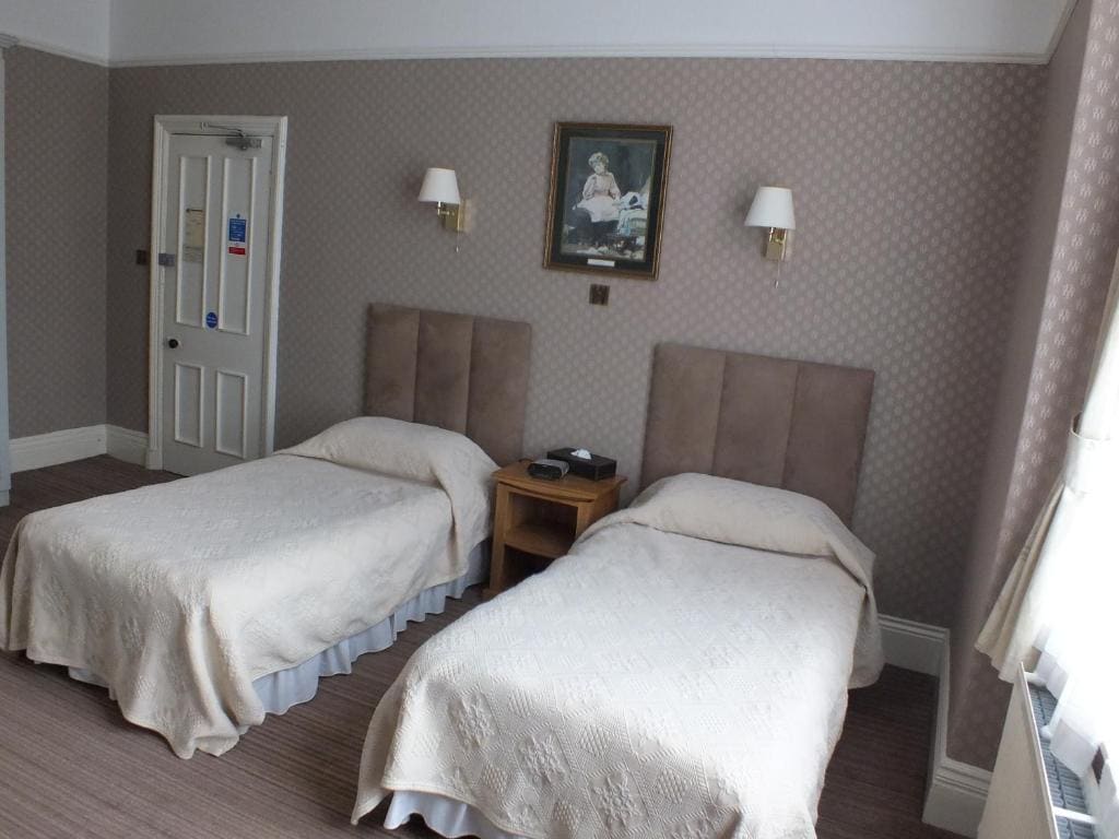 Standard Twin Room room - Image 1