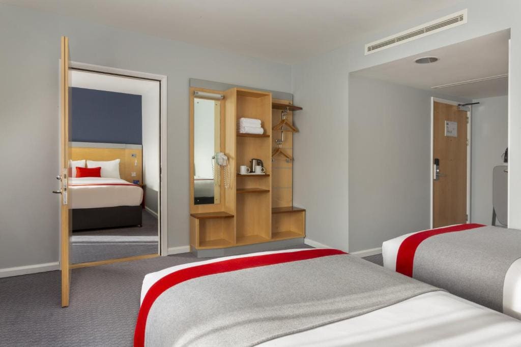 Standard Twin Room with Free Hot Breakfast - Accessible room - Image 1