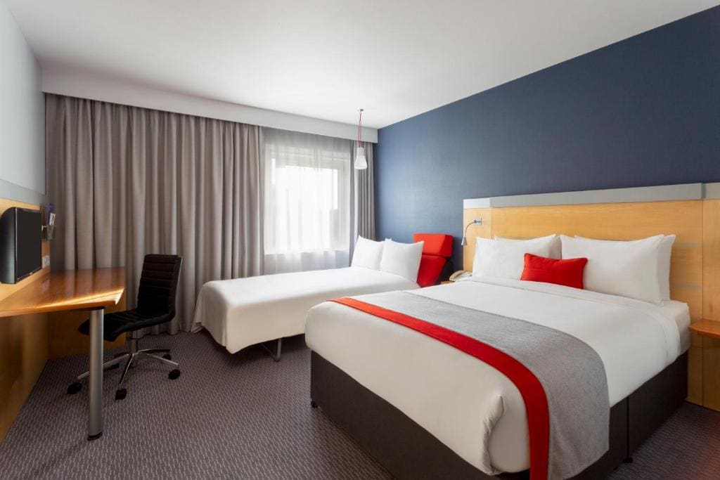 Standard Double Room with Sofa Bed and Free Hot Breakfast room - Image 1