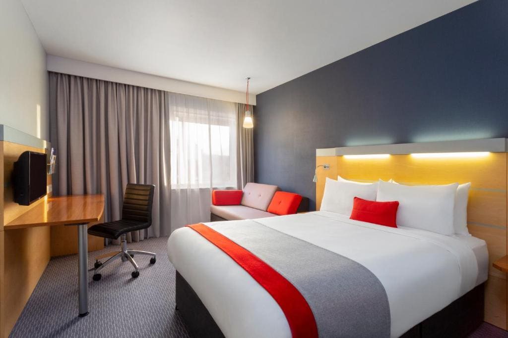 Standard Double Room with Sofa Bed and Free Hot Breakfast room - Image 2