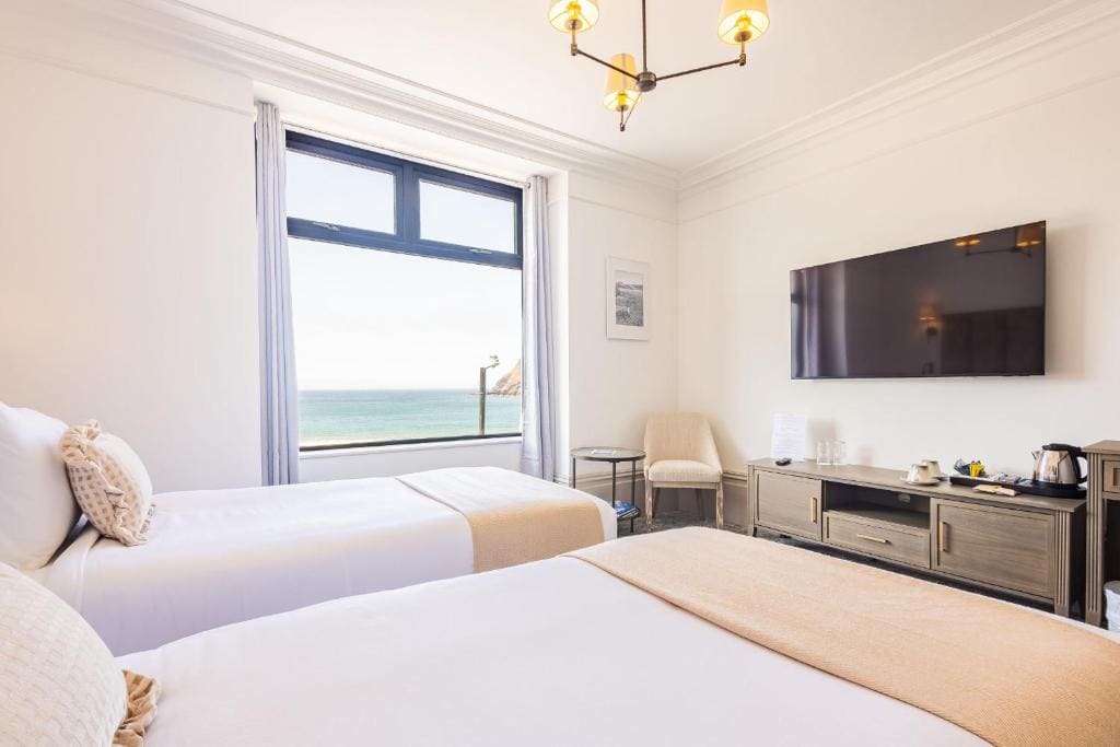 Deluxe Double or Twin Room with Sea View room - Image 2