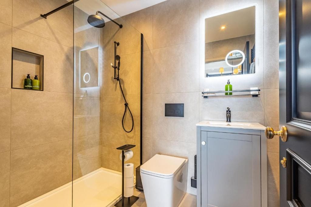 Deluxe Double or Twin Room with Sea View room - Image 1