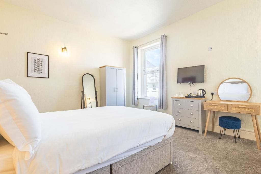 Family Room room - Image 2