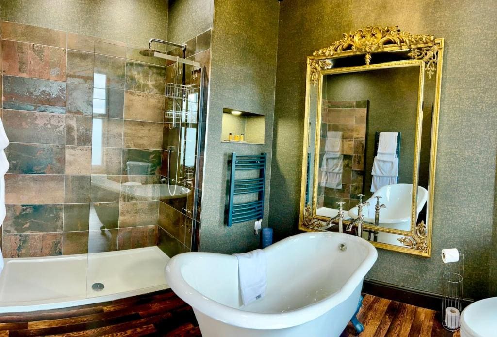 Deluxe Double Room with Sea View room - Image 2
