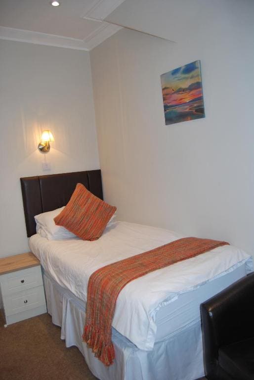 Single Room with Shared Bathroom room - Image 1