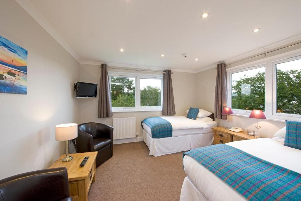 Standard Twin Room with Sea View room - Image 3