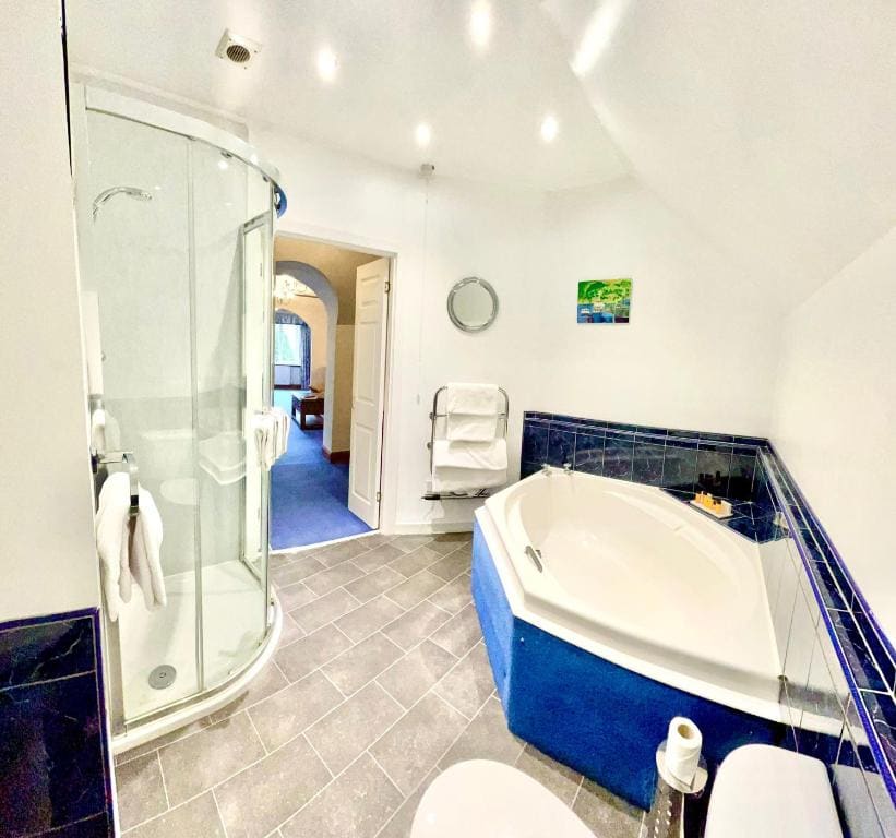 Family Room with Bath room - Image 3