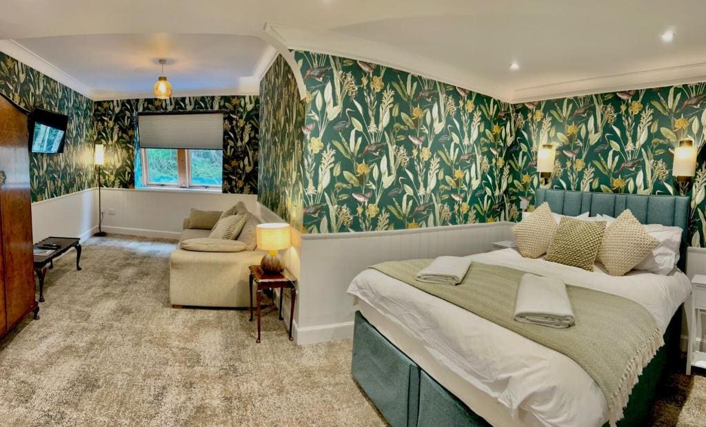 Family Room with Bath room - Image 2