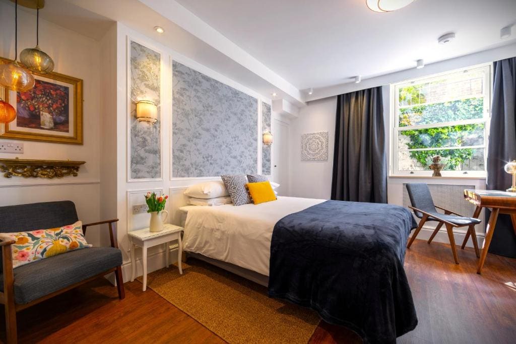 Superior King Room room - Image 3