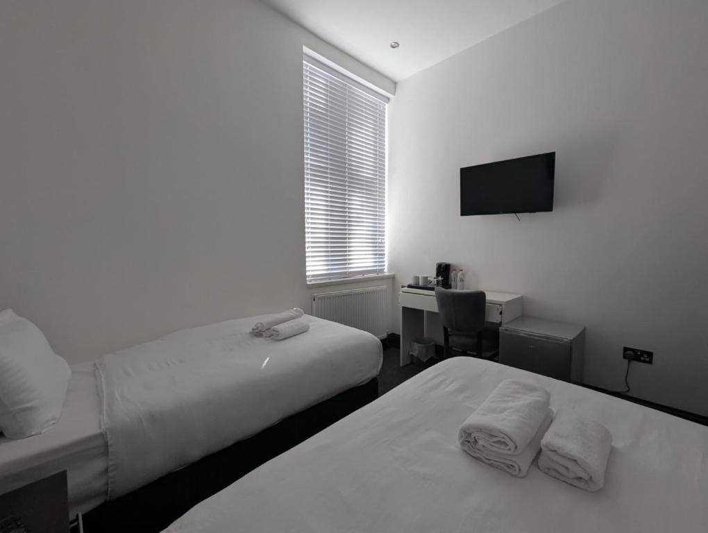 Family Room (3 Adults) room - Image 1