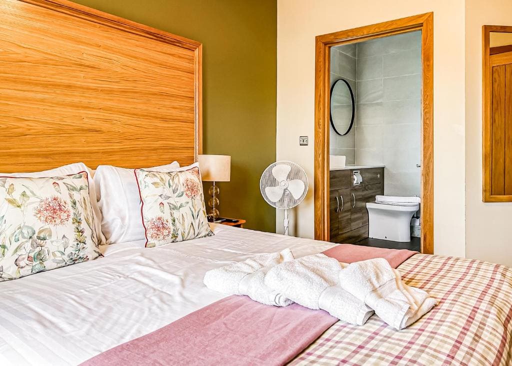 Three-Bedroom House room - Image 2