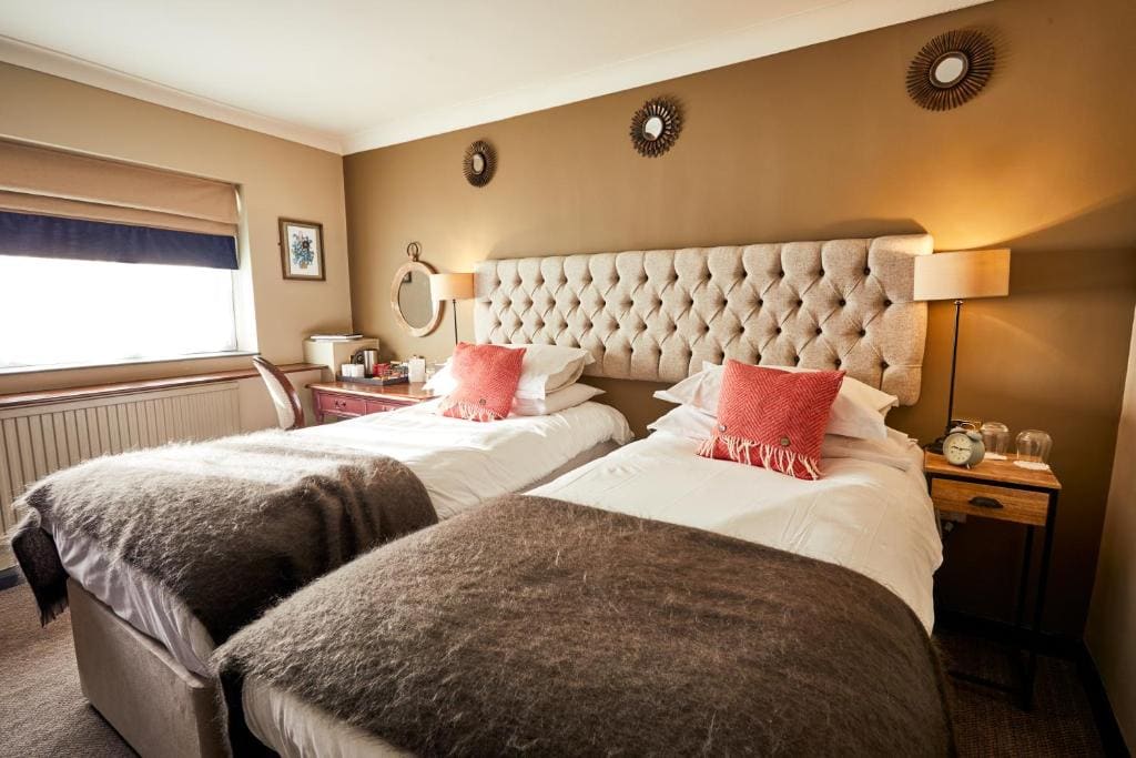 Standard Twin Room room - Image 3