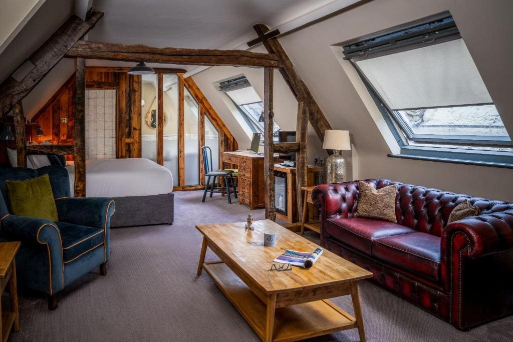 Feature Double Room with Sofa Bed room - Image 1