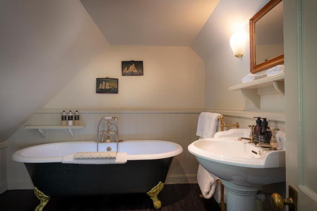 Flora MacDonald Cottage - Attic Room room - Image 3