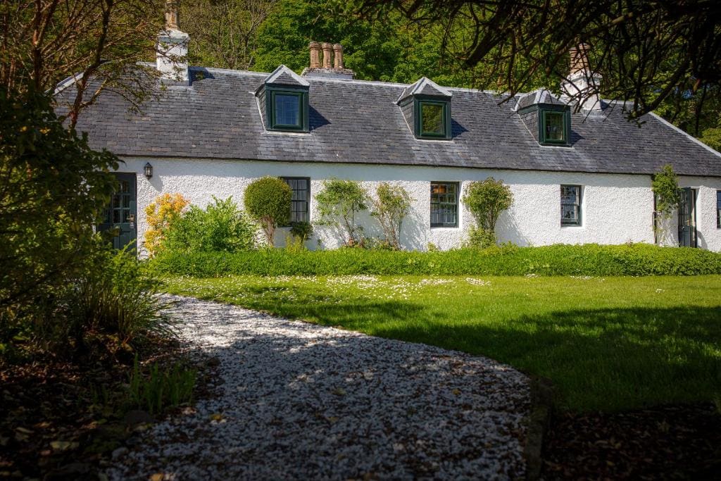 Flora MacDonald Cottage Cottage, Cosy Attic Room (Low Head Height) room - Image 2