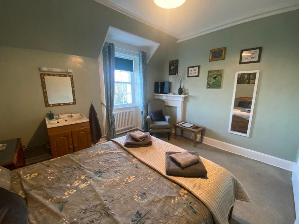 Double Room with Private Bathroom Across The Hallway room - Image 2