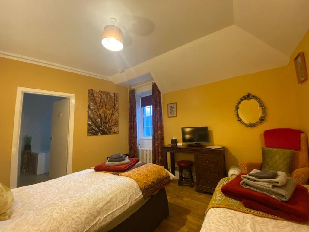 Super King or Twin Room with Ensuite room - Image 1