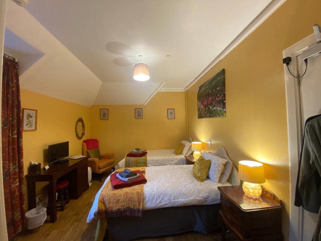 Super King or Twin Room with Ensuite room - Image 3