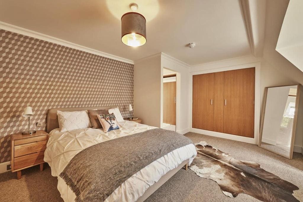 One-Bedroom Apartment room - Image 1