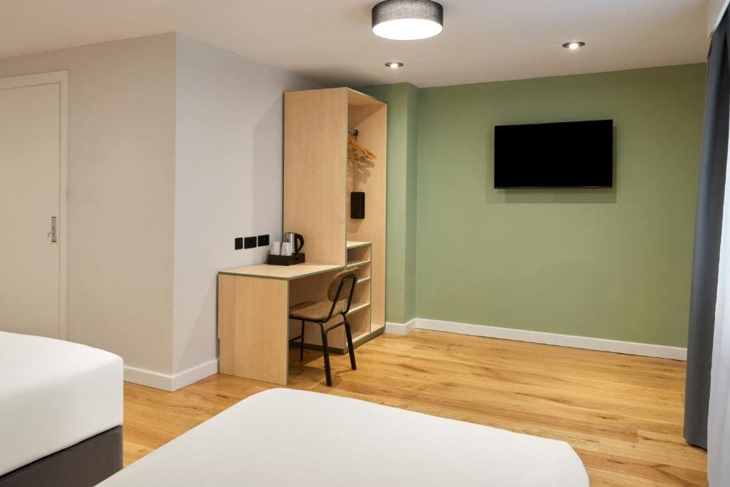 Standard Room with Two Single Beds - Accessible room - Image 1
