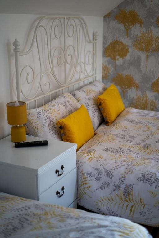 Family Room room - Image 2