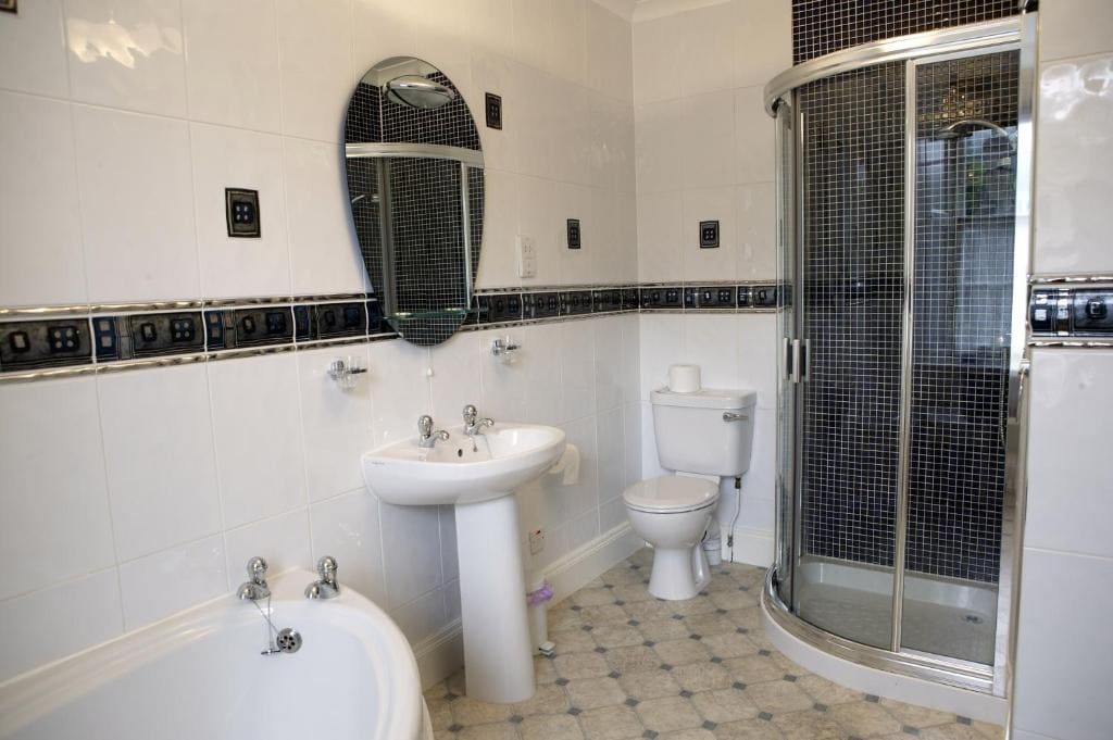 Standard Twin Room room - Image 3