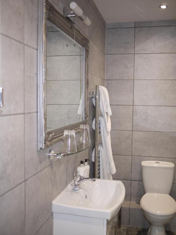 Comfort Double or Twin Room room - Image 3