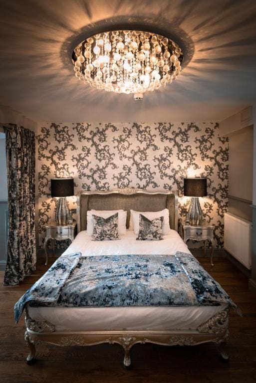 Versace Family Suite - The Little Inn room - Image 1