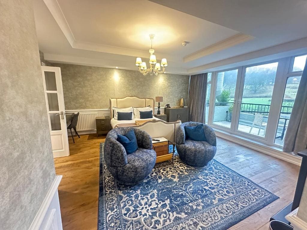 Silver Howe Suite room - Image 1