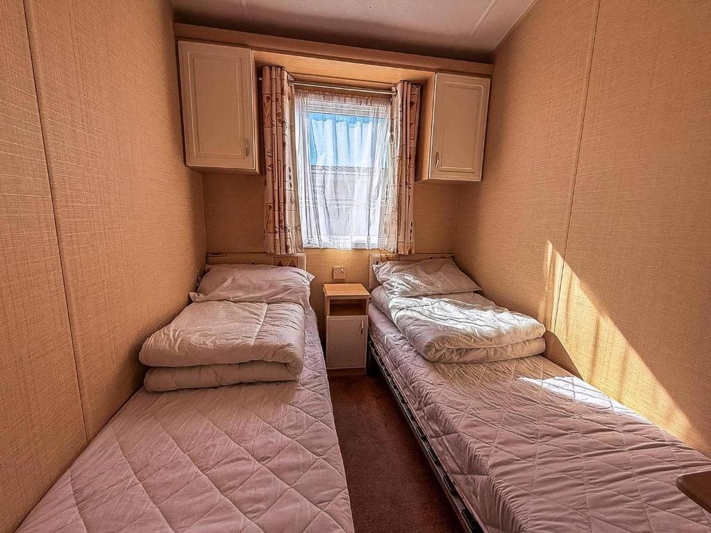 Two-Bedroom Mobile Home room - Image 2