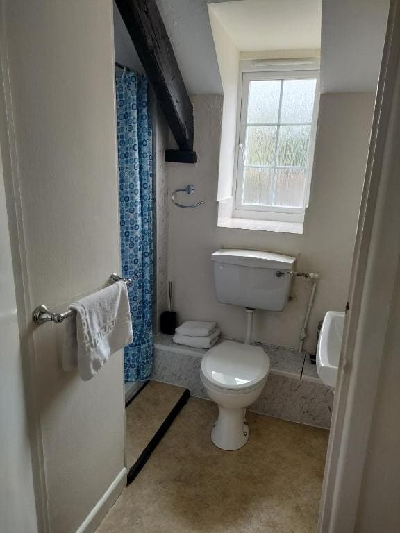 One-Bedroom Cottage room - Image 3